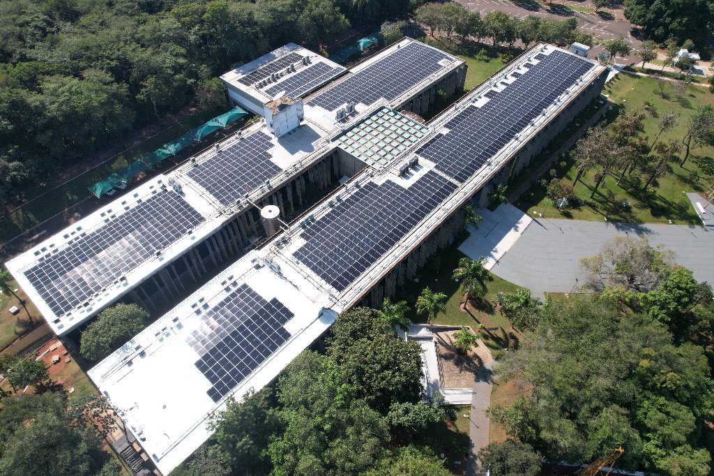Paulo Corrêa inaugura usina fotovoltaica que torna ALEMS 100% autossuficiente em energia limpa Paulo Corrêa inaugura usina fotovoltaica que torna ALEMS 100% autossuficiente em energia limpa