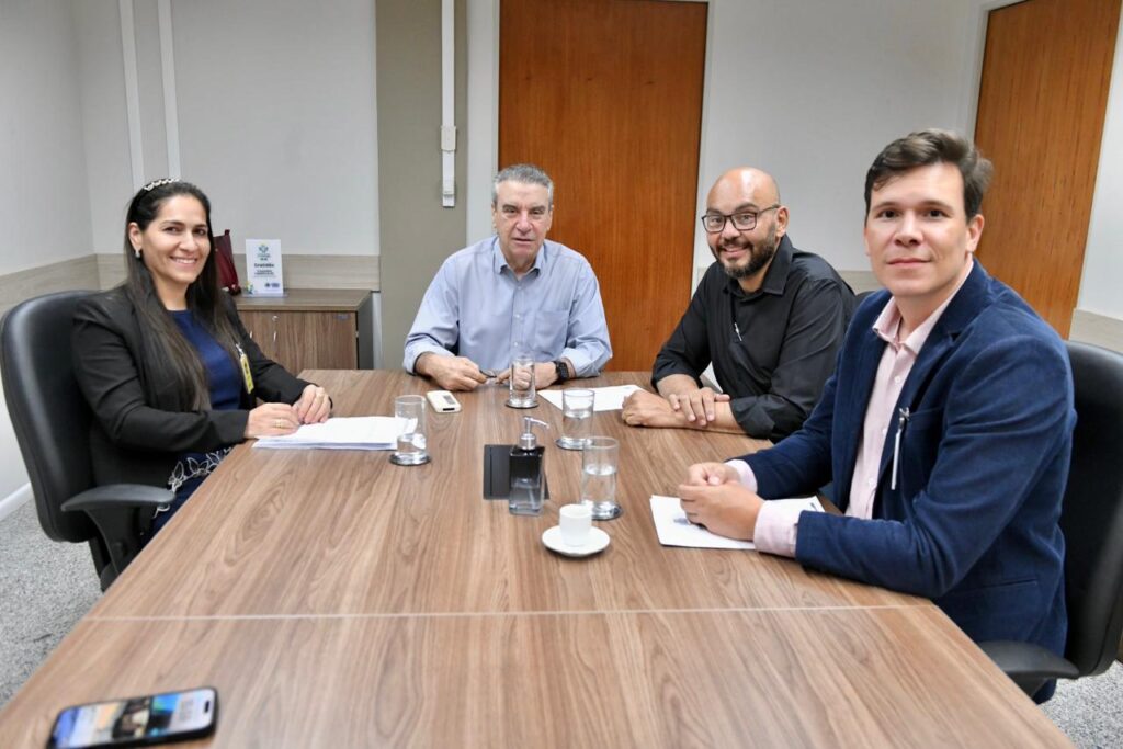 Paulo Corrêa discute regulamentação da circulação de vans escolares na fronteira entre Brasil e Paraguai